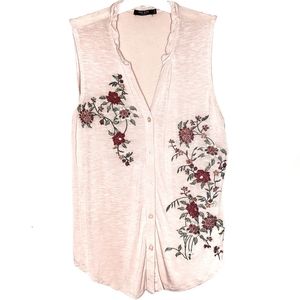 Pink sleeveless blouse embroidered roses v-neck S
